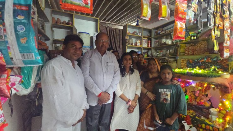 एक बेटी की पुकार पर गणेश दर्शन के लिए जब झोपड़े में जा पहुंचे पूर्व साँसद गोपाल शेट्टी