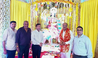 एस्टी सोशल एंड वेलफेयर एसोसिएशन" आयोजित नवरात्रोत्सव में माता की भव्य प्रतिमा का दर्शन करने पहुंचे अनेक गणमान्य नागरिक