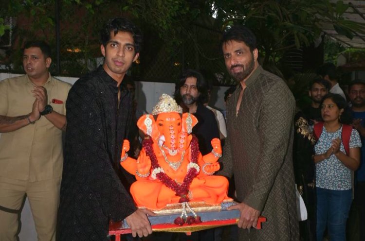 Sonu Sood का इको-फ्रेंडली गणेशोत्सव : श्री की मूर्ति का धूमधाम से घर पर ही किया विसर्जन 