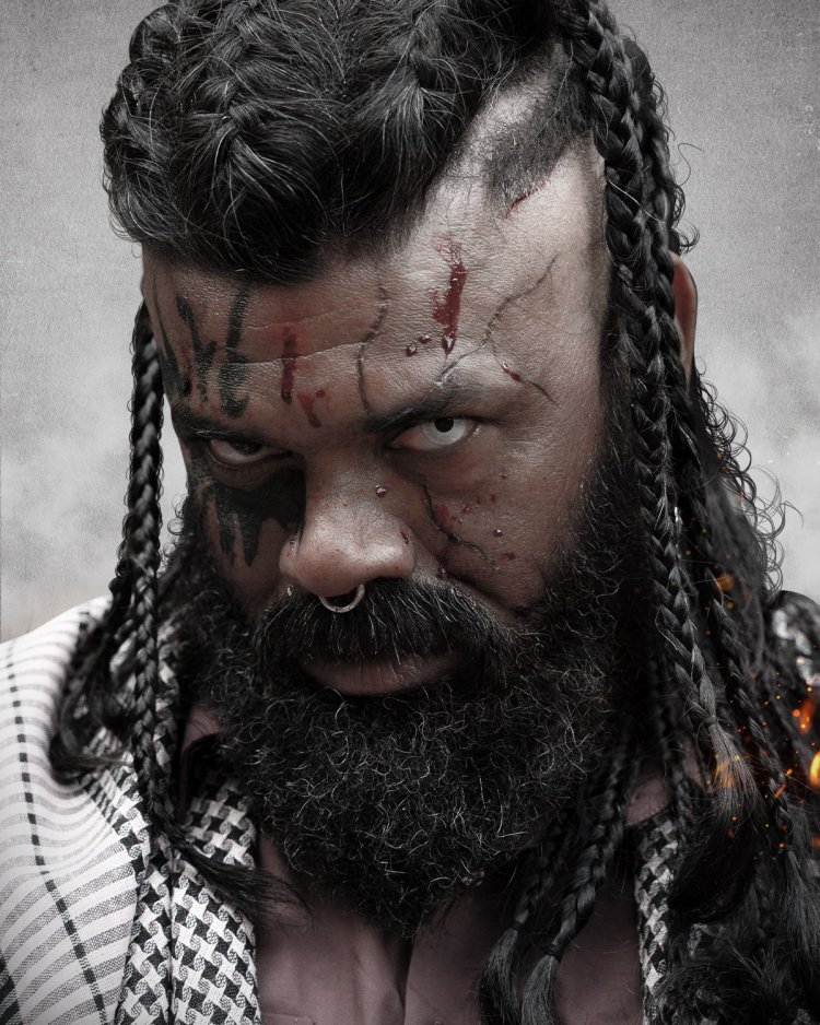 चेहऱ्यावर क्रौर्य, नजरेत दरारा! : 'पुन्हा शिवाजीराजे भोसले’ मधील सिद्धार्थ जाधवचा काळजात धडकी भरवणारा लूक !