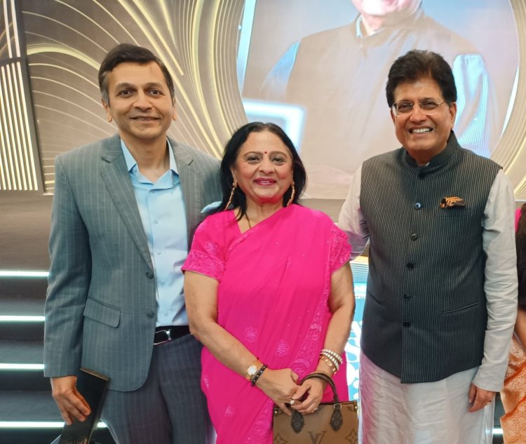 केंद्रीय वित्त मंत्री पीयूष गोयल के हाथों पुरस्कृत हुए युवा उद्योगपति अभिषेक लोढ़ा