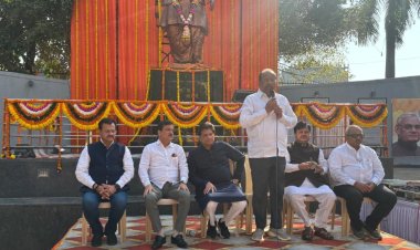 भारत रत्न अटल बिहारी वाजपेयी की जयंती पर आयोजित "पुष्पांजलि कार्यक्रम" में पूर्व सांसद गोपाल शेट्टी ने की शिरकत