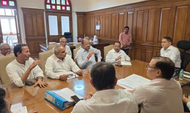   "ओसी" को लेकर पूर्व सांसद गोपाल शेट्टी के नेतृत्व में गए प्रतिनिधिमंडल की म्युनिसिपल कमिश्नर संग बैठक हुई...