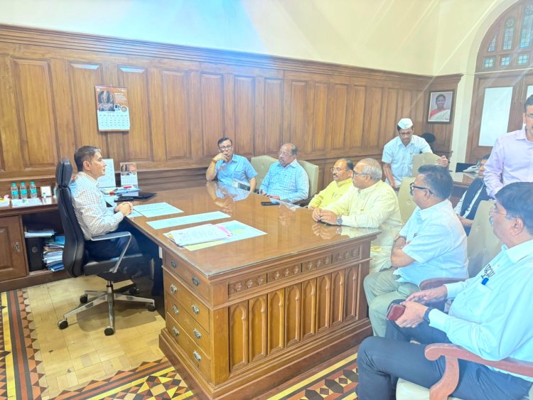 पूर्व सांसद गोपाल शेट्टी ने उत्तर मुम्बई की विभिन्न समस्याओं को लेकर आयुक्त संग की बैठक