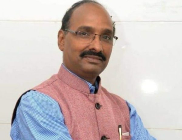 विश्व पृथ्वी दिवस पर विशेष कविता "इस धरा को क्या दिया है"