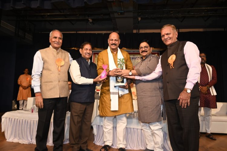 जीवन आनंद स्नेह संस्था ने वरिष्ठ पत्रकार अभय मिश्र को किया सम्मानित